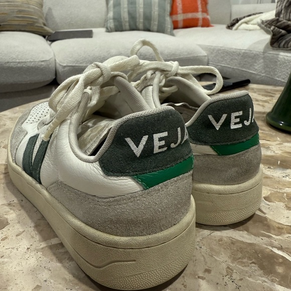 Veja Women’s White and Gray Sneakers with Green Accents - Picture 4 of 7